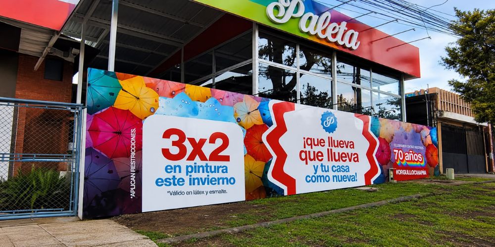 Publicidad en fachadas de edificios y locales en Guatemala