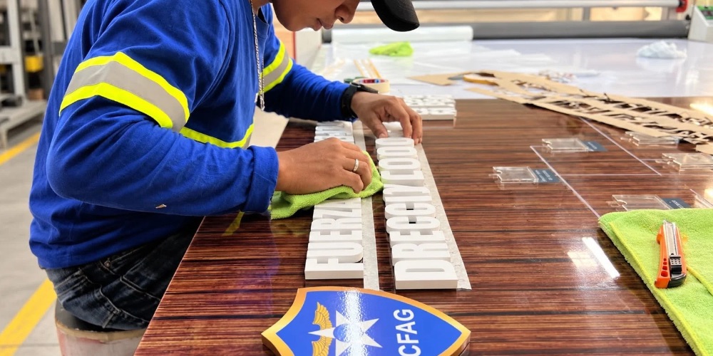 Letras de acrílico para pared en Guatemala